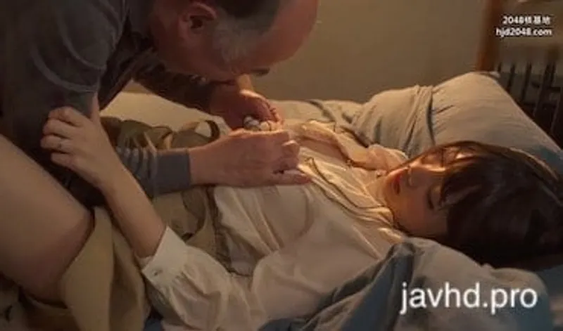 Gã chồng đi vắng cô vợ bị lão già cạnh bên nhà hiếp suzu harumiya